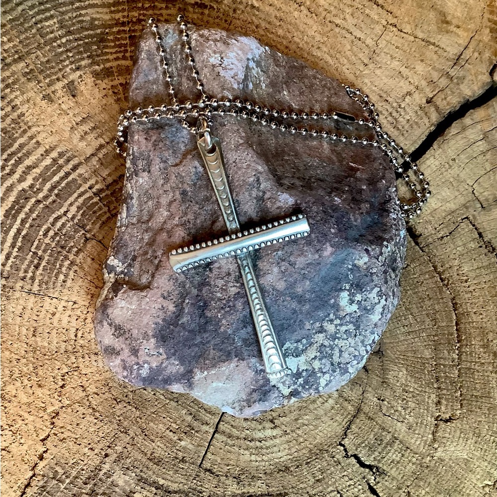 Cross neckkace